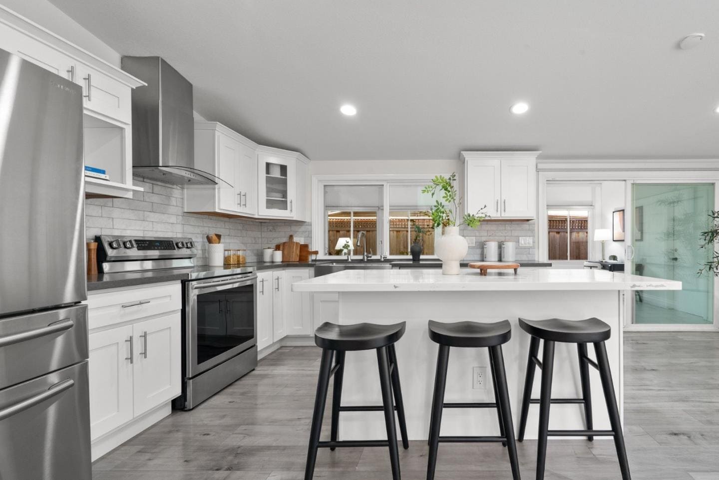 Building Photo - 786 Lakewood Dr