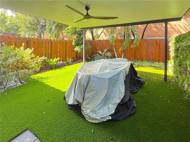 Building Photo - 1060 SE 26th Ter