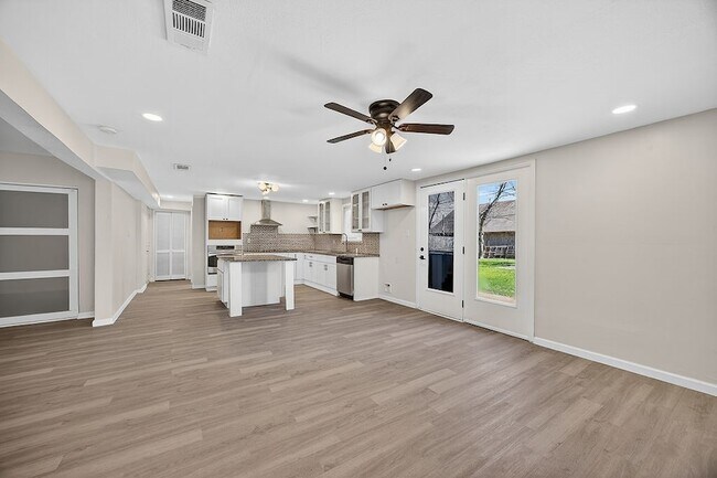 Building Photo - 108 Dupont Cir