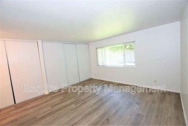 Building Photo - 1035 Woodgate Ct