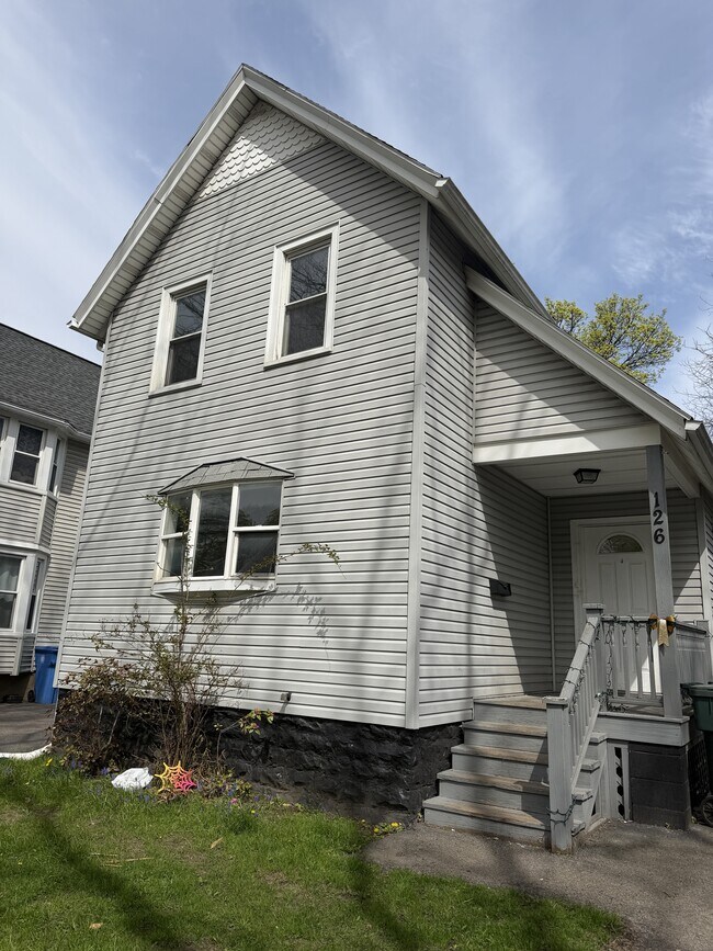 Building Photo - 126 Parsells Ave
