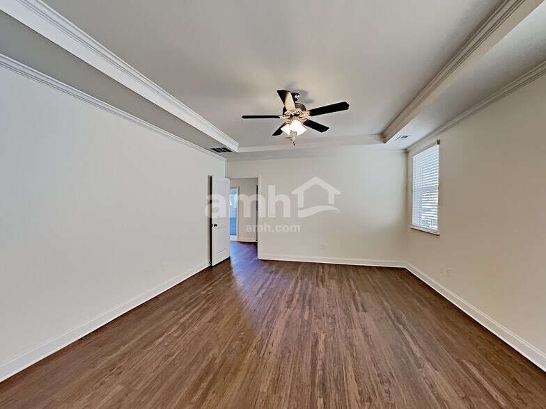 Building Photo - 205 Stowe Rd