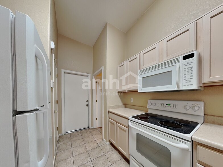 Building Photo - 2435 W Waterway Pl