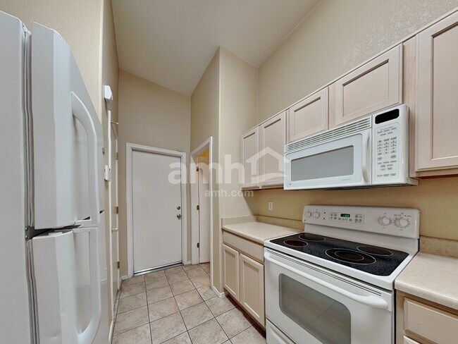 Building Photo - 2435 W Waterway Pl