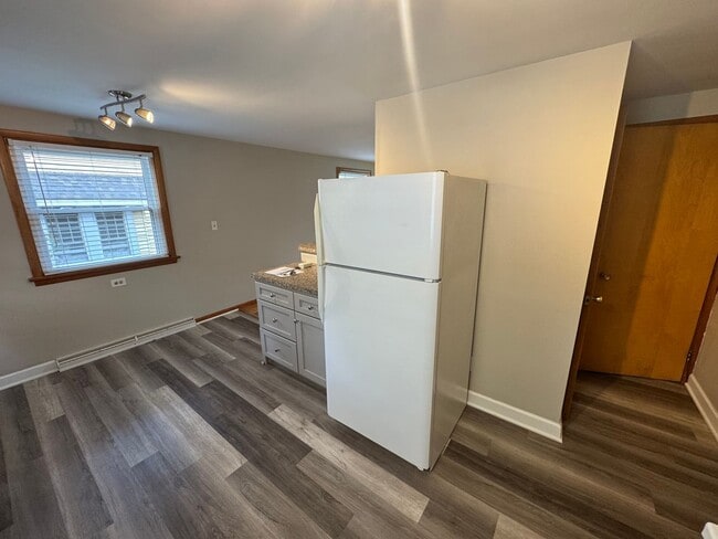 Building Photo - 326 Elm Dr