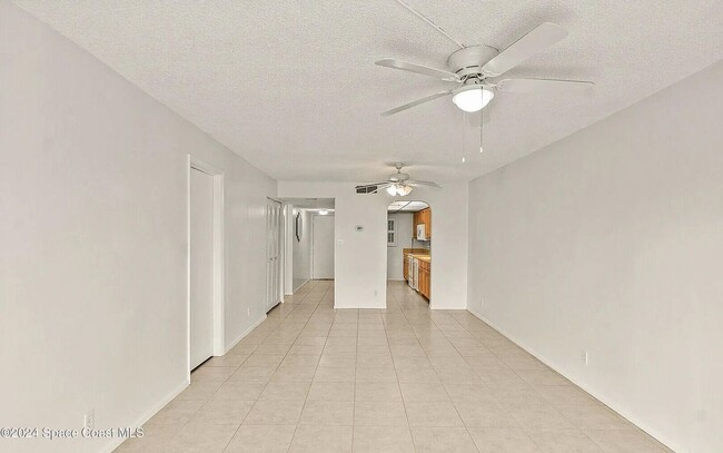 Building Photo - 126 Lancha Cir