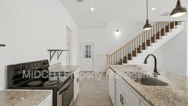 Building Photo - 893 E Mather St