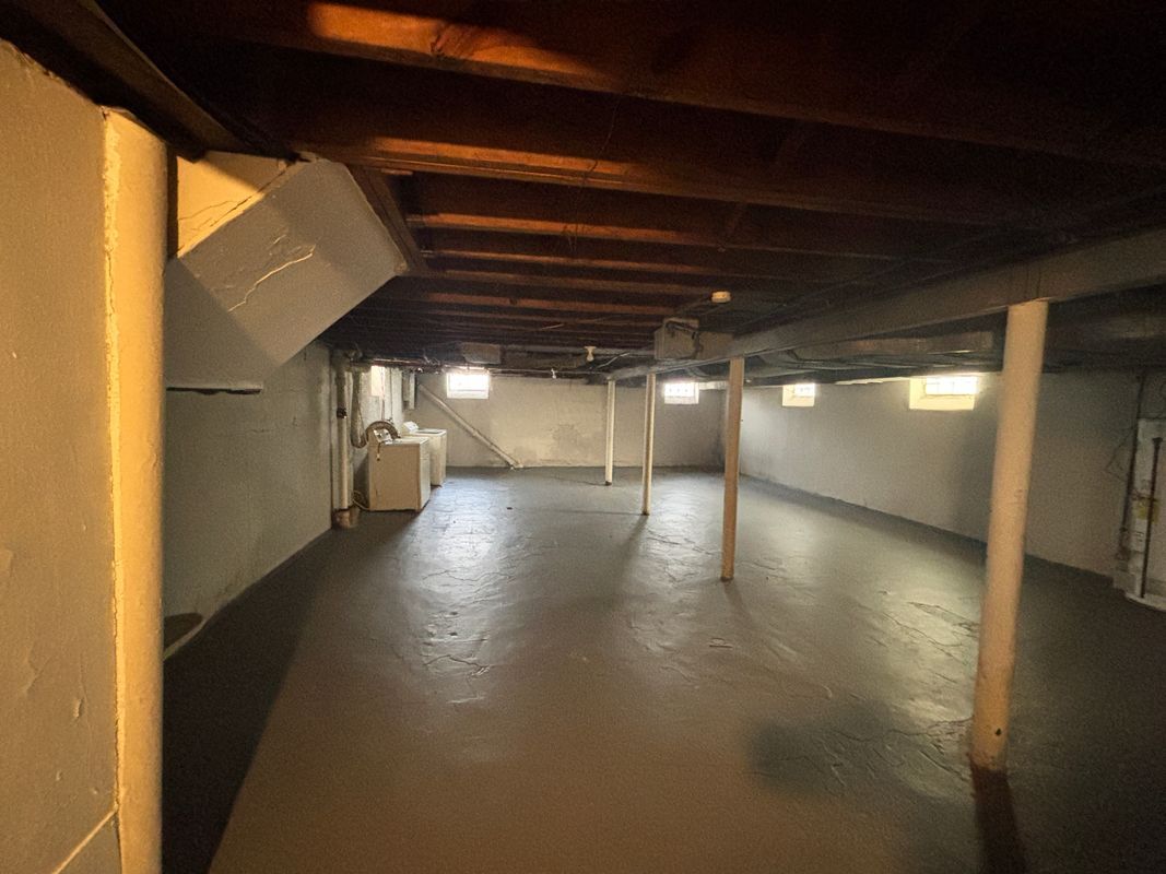 Building Photo - 15496 Gilchrist St