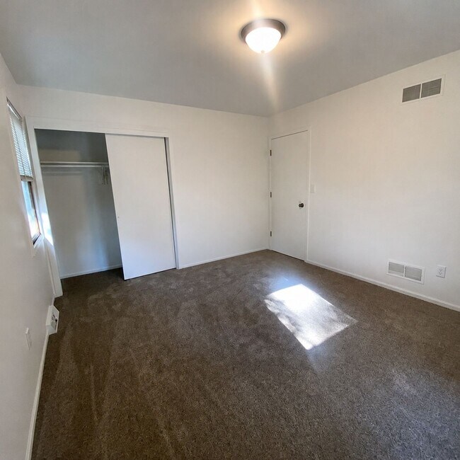 Building Photo - 1112 S 63rd St