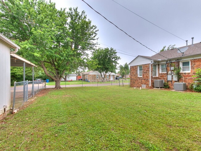 Building Photo - 810 N Marshall Dr