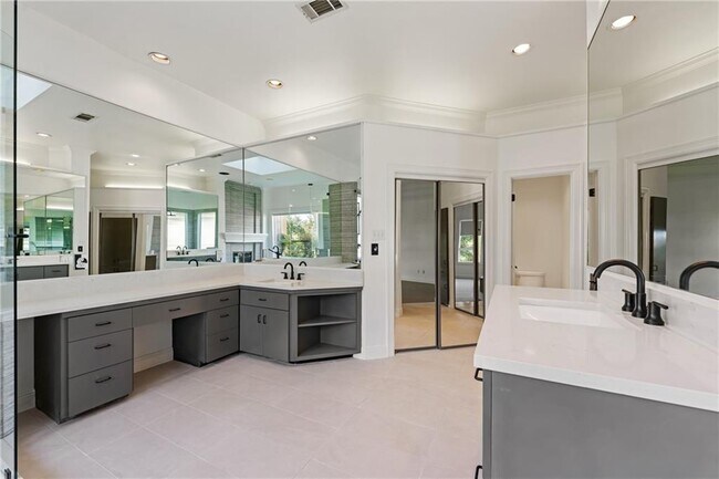 Building Photo - 16018 Fontaine Ave