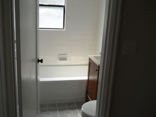 Building Photo - 2 Bedroom House - Seward Park! * 6 Month L...