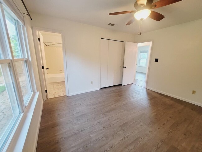 Building Photo - 2136 Little River Ln