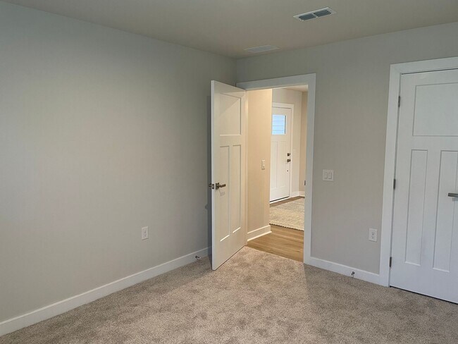 Building Photo - 3 Bedroom 2 Bath Home in Middle Creek Village in Bolivia, NC