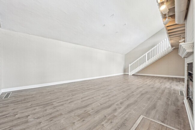 Building Photo - 1406 Busse Rd