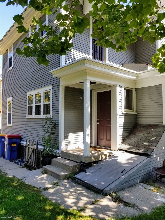 Building Photo - 309 James Ave SE