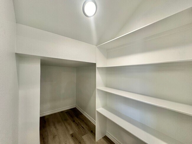 Building Photo - 6213 Villa Rosa Way