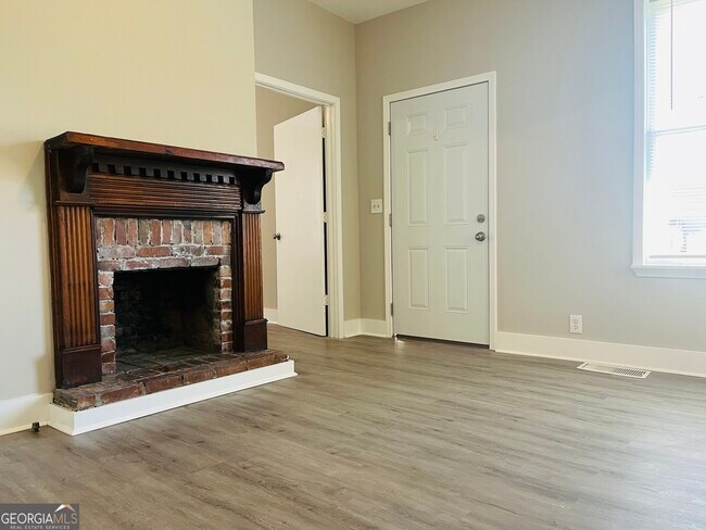 Building Photo - 608 Askew Ave