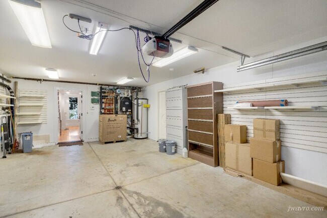 Building Photo - 19 Wilmot St