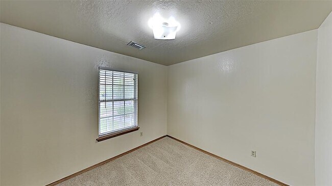 Building Photo - 604 Bluegrass Ln