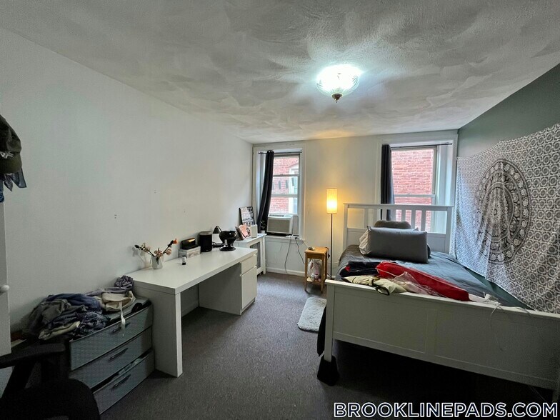 Building Photo - 154 Harvard St
