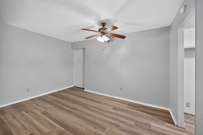 Building Photo - 2971 Deckebach Ave