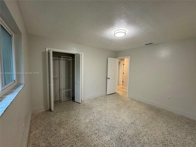 Building Photo - 1760 SW 3rd St