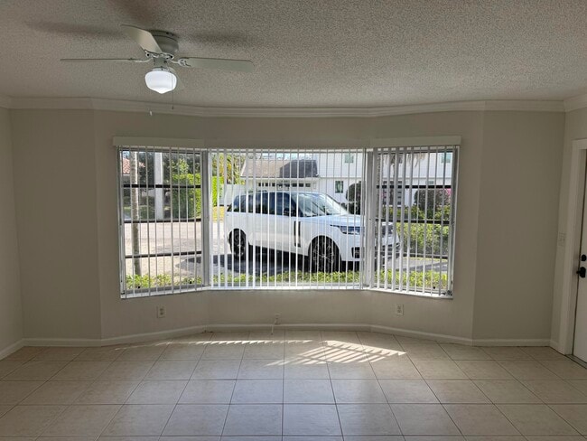 Building Photo - 6575 NE 7th Ave