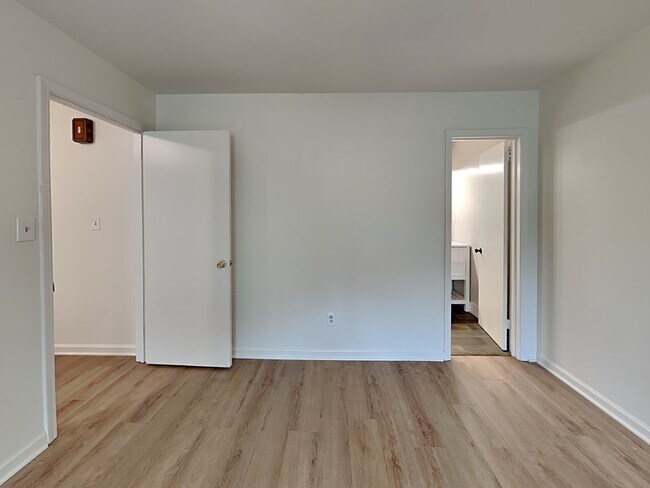 Building Photo - 4418 Englewood Rd