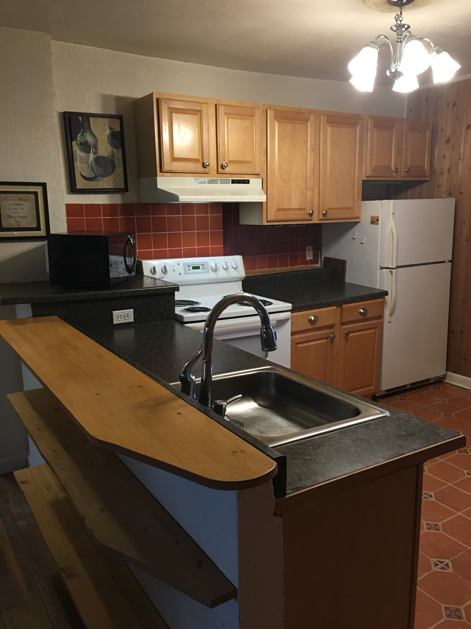 kitchen - 1409 N Fife St