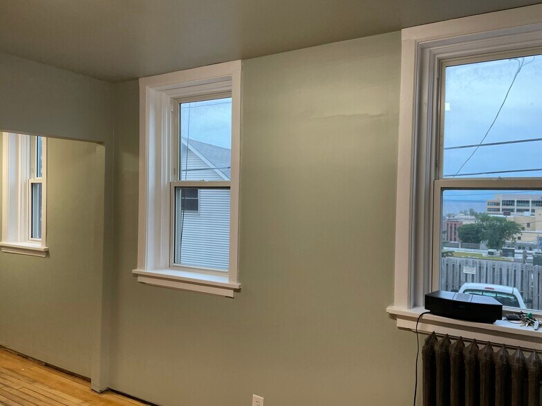 Kitchen - 319 N 4th Ave W