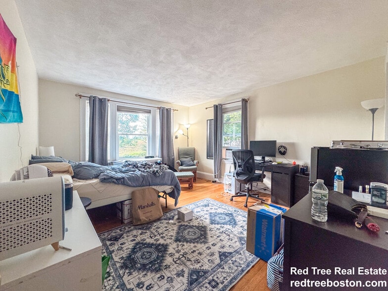 Building Photo - 28 Manet Rd