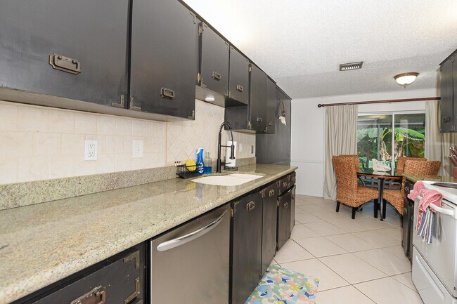 Building Photo - 2386 28th Ave SW