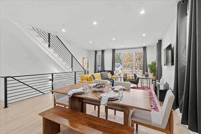 Building Photo - 1111 Dade St