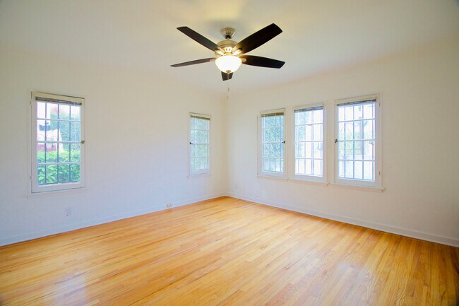 Building Photo - 1055 S Crescent Heights Blvd