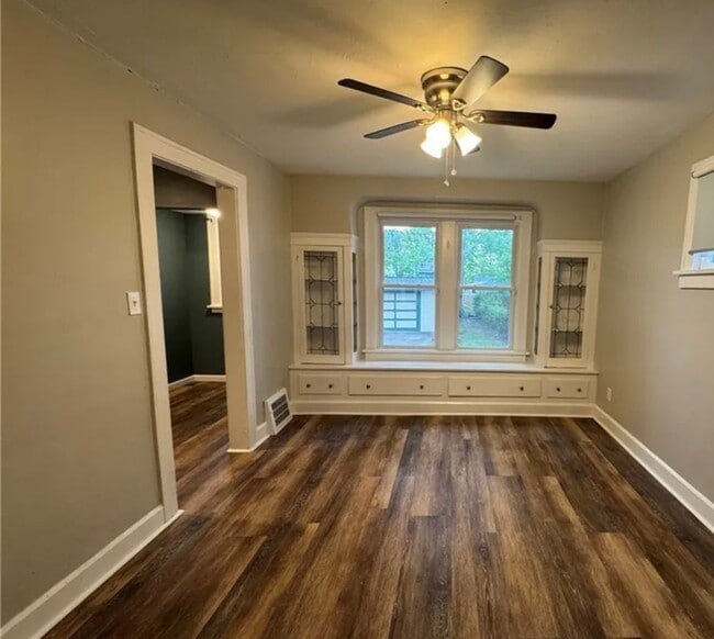 Building Photo - 12116 Longmead Ave
