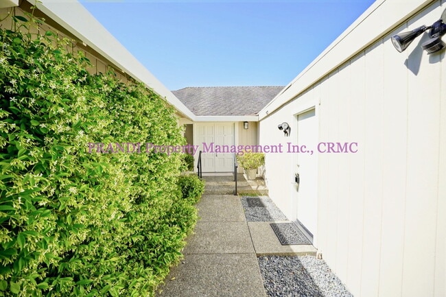 Building Photo - Gorgeous Home in Sought After Larkspur Nei...