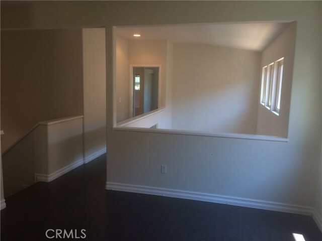 Building Photo - 2091 Lake Shore Dr