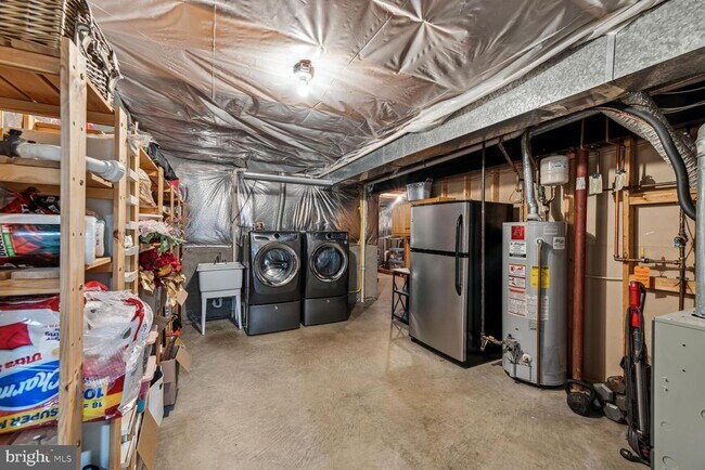 Building Photo - 6603 Forsythia St