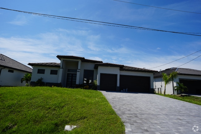 Building Photo - 4200 NW 39th Ln