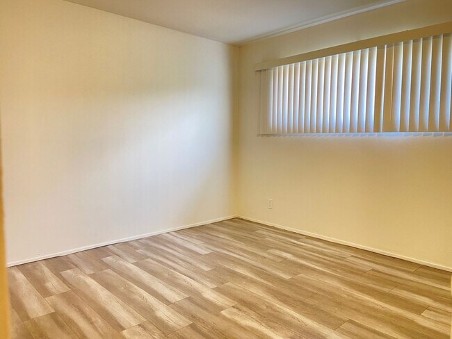 Building Photo - Cozy 3 Bedroom and 1 Bathroom in a good ar...