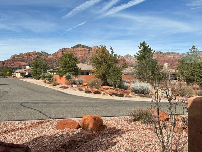 Building Photo - HOUSE - RED ROCK VIEWS - MOVE IN SPECIAL!