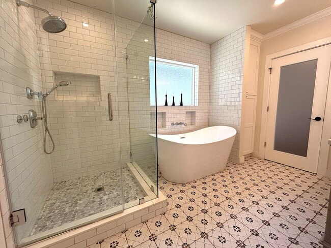 Building Photo - 247 W Woodland Oaks Dr