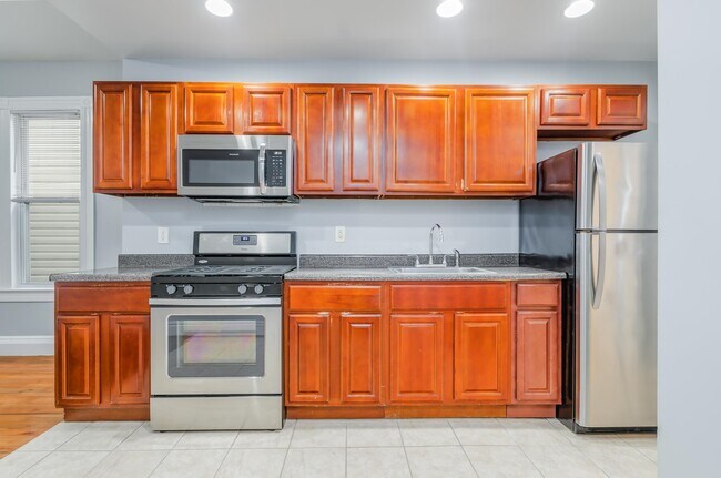 Building Photo - 396 Union St