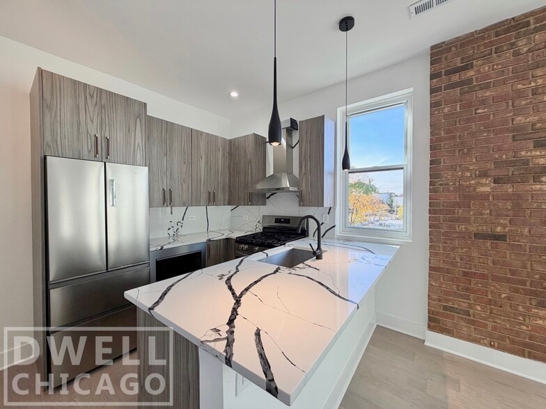 Building Photo - 452 N Racine Ave