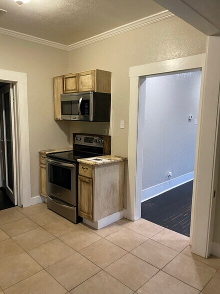 Building Photo - 3336 I-35