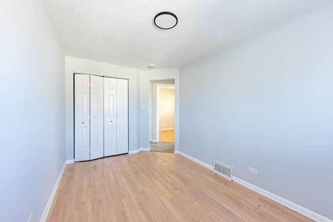 Building Photo - 4914 W 32nd Pl