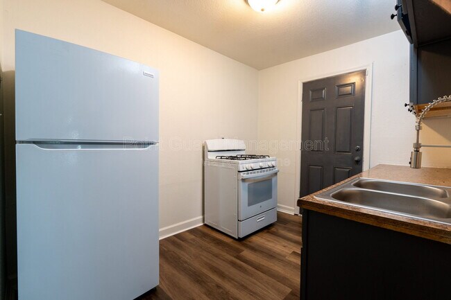 Building Photo - 1318 N Piatt Ave