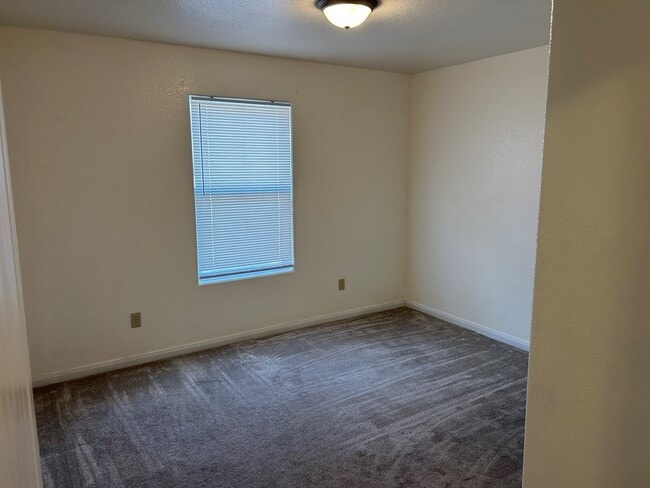 Building Photo - 486 Bridle Path