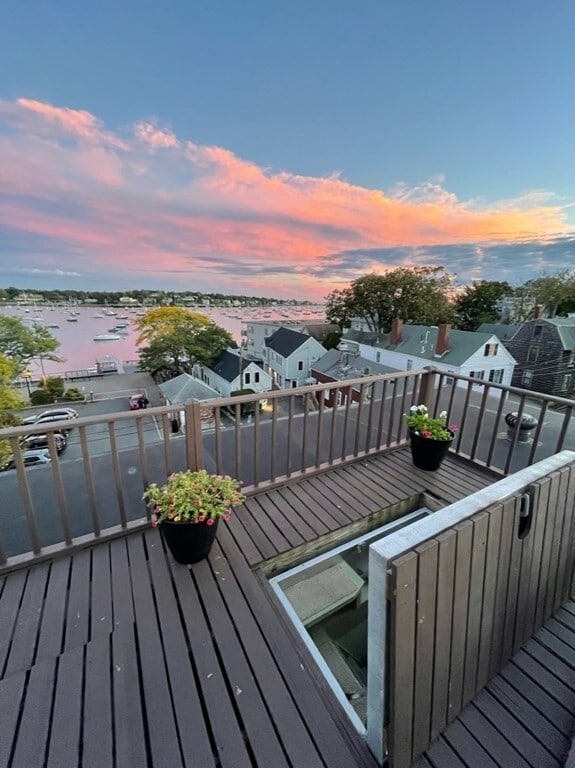 Building Photo - 72 Front St